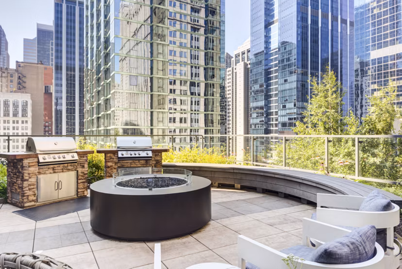 patio at Lake & Wells Apartments 
