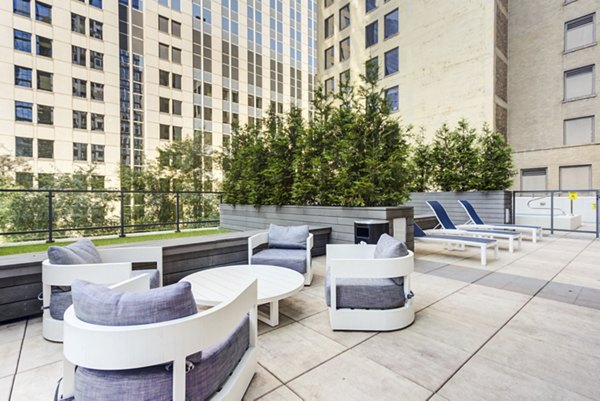 patio at Lake & Wells Apartments 