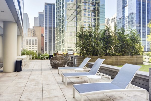 patio at Lake & Wells Apartments 