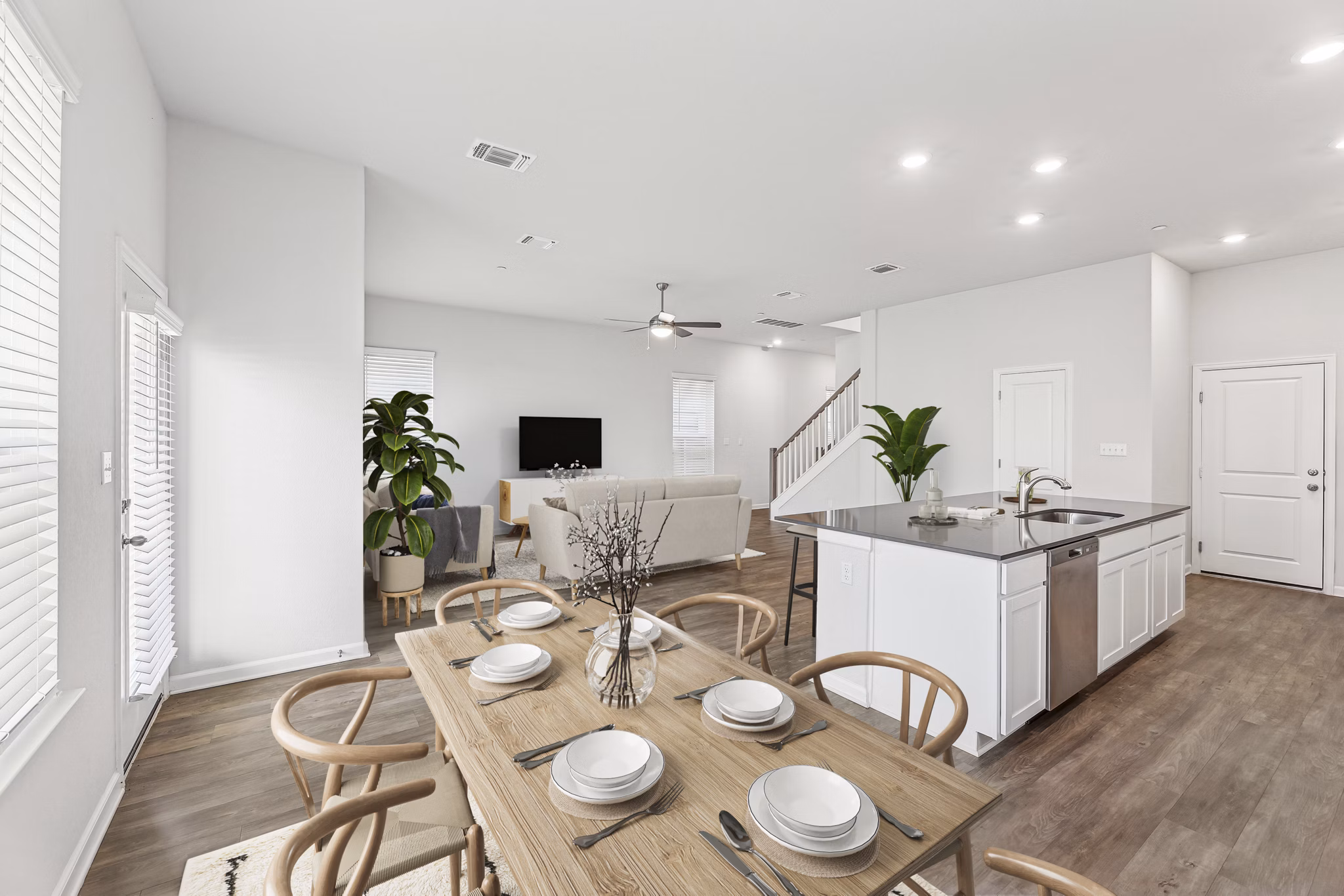 dining room at The Oaks on Chisholm Trail Apartments
