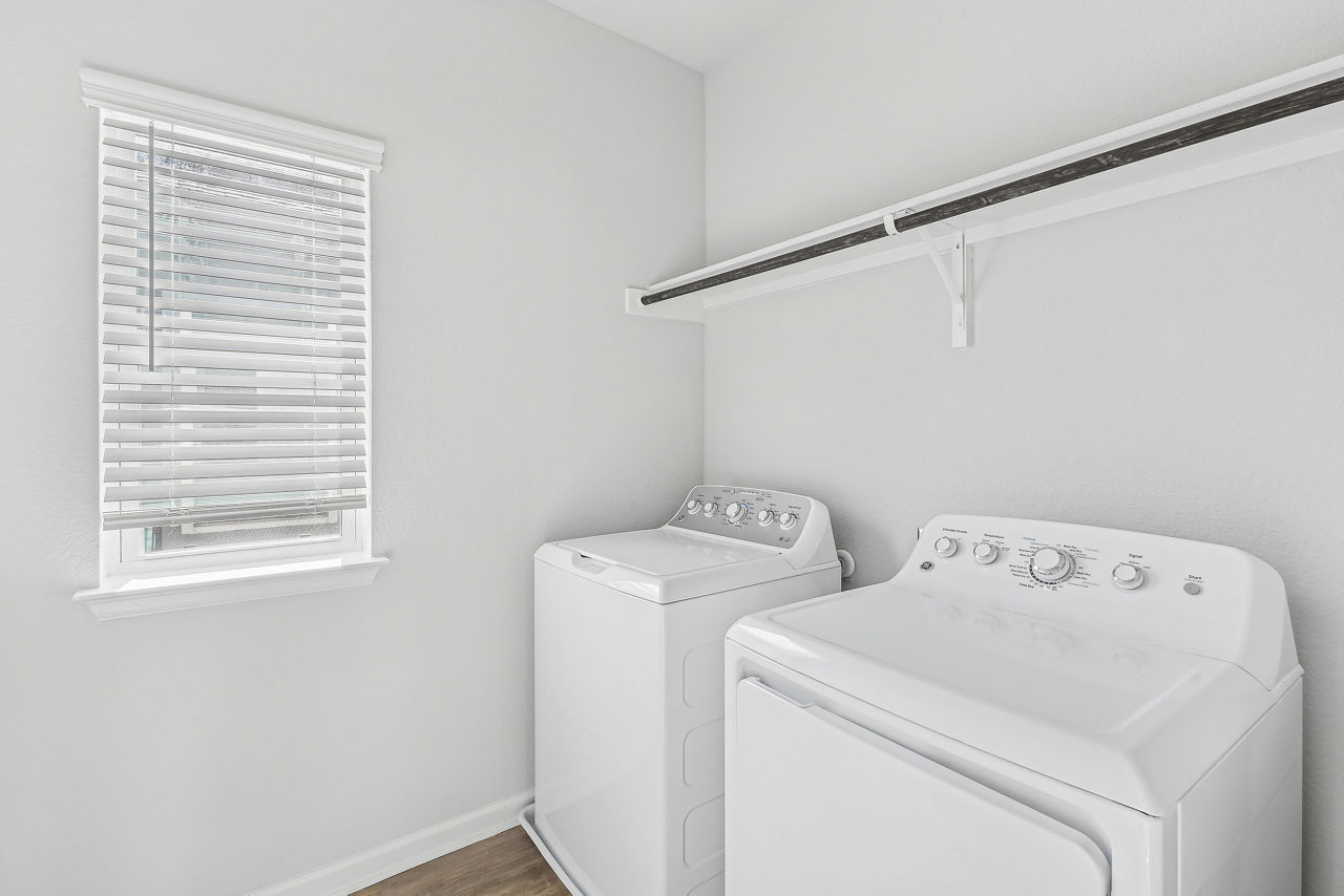 Laundry room at The Oaks On Chisholm Trail