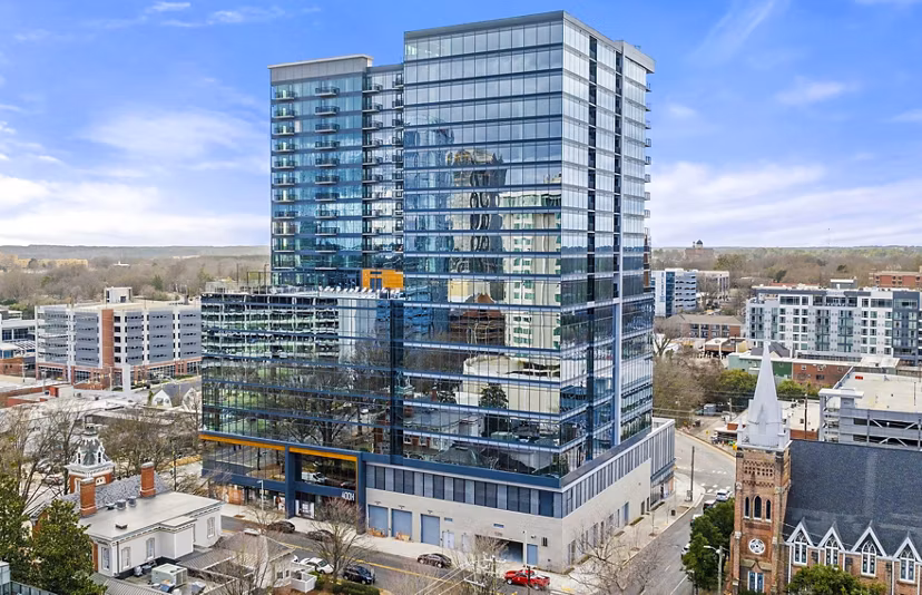 400H Apartments: Modern luxury apartment building in downtown location