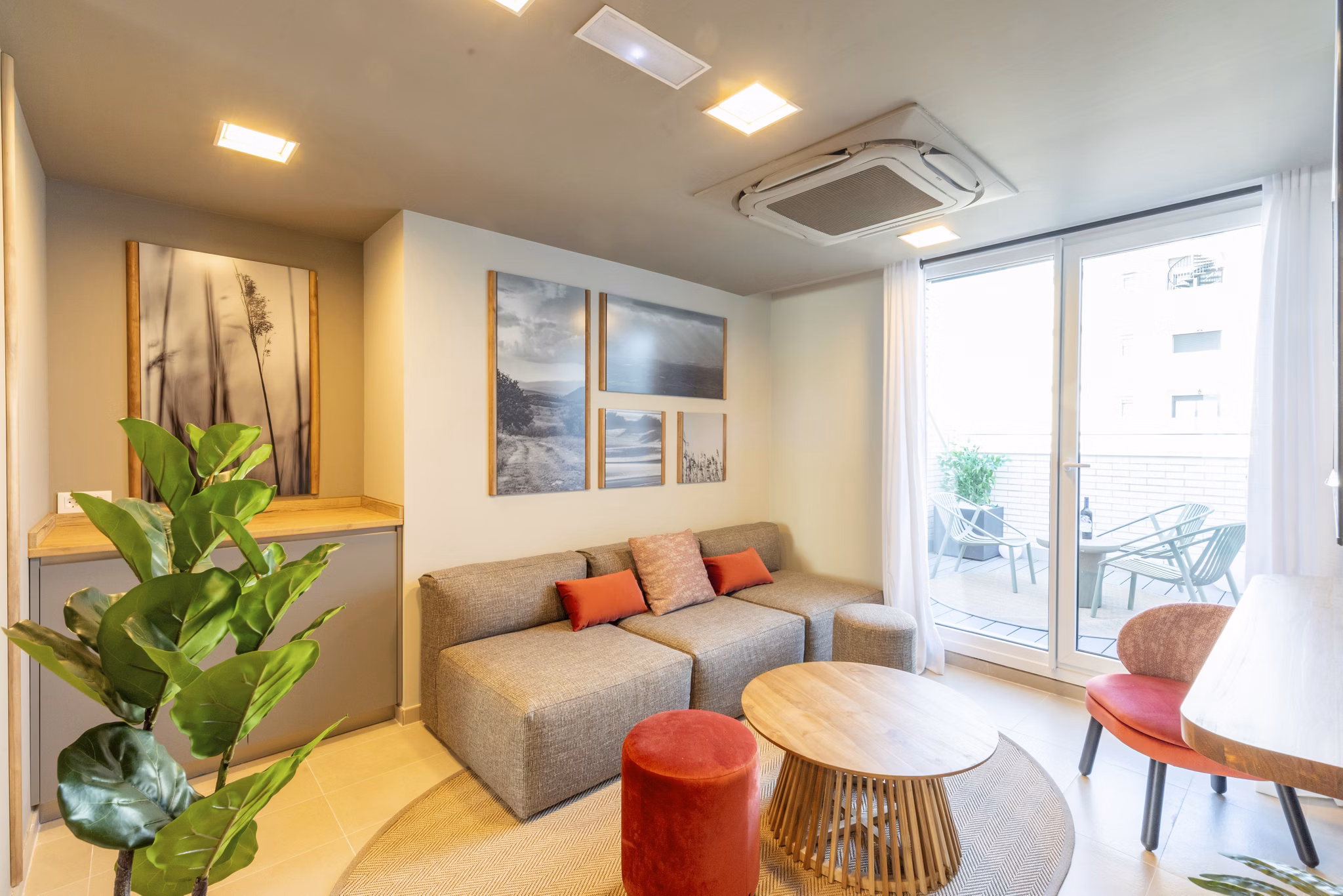 Cozy communal lounge area with bright decor and modern furnishings at Be Casa Essential Canaveral.