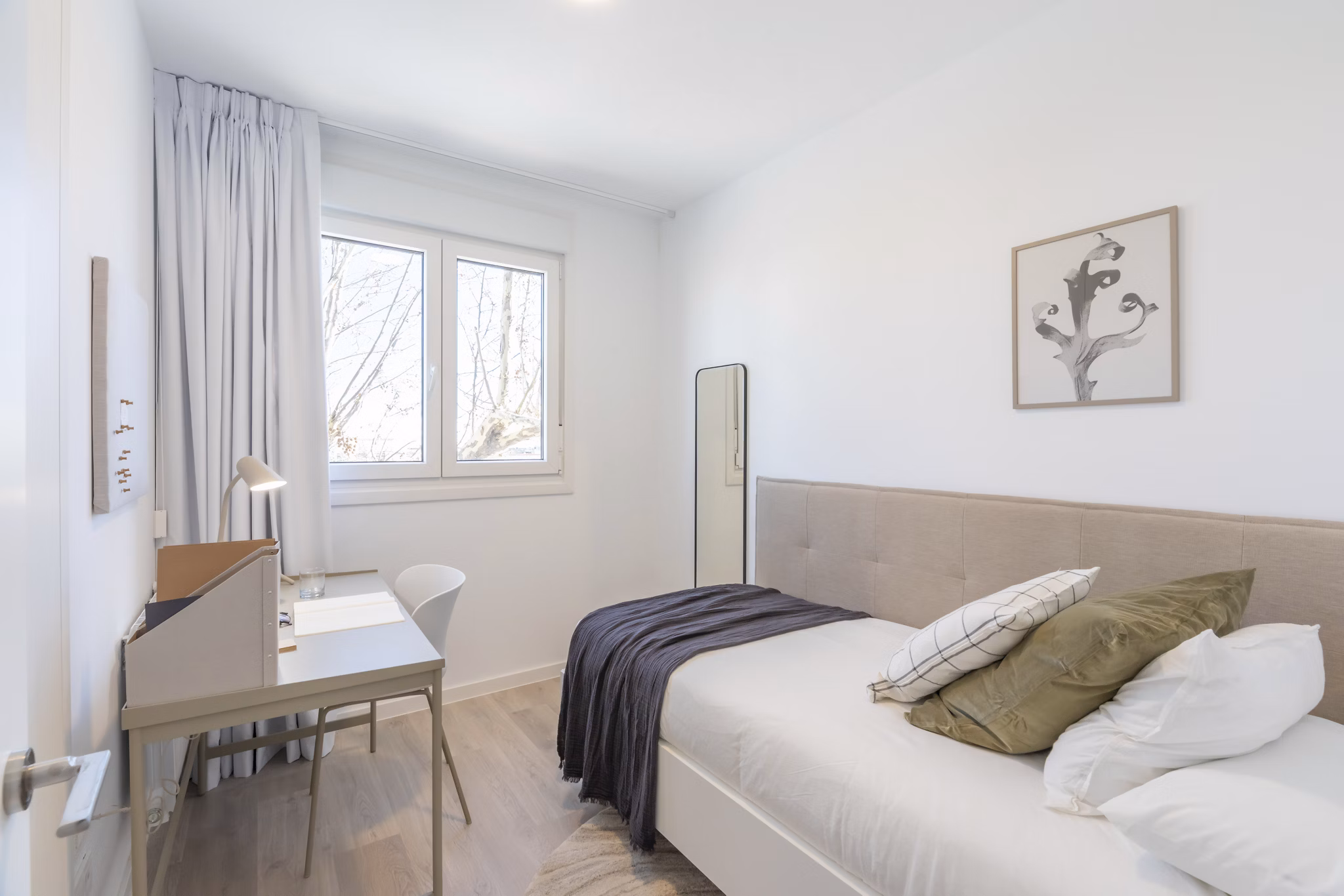 Inviting bedroom with a comfortable bed and soft lighting at Be Casa Essential Barajas.