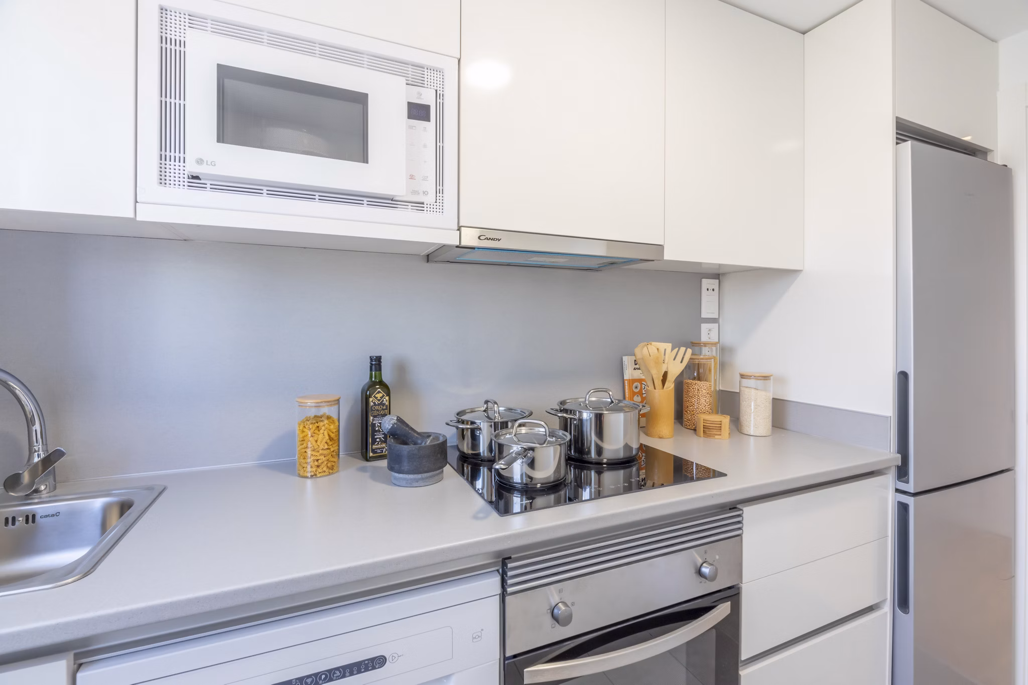 Bright kitchen with ample counter space and contemporary finishes at Be Casa Essential Barajas.