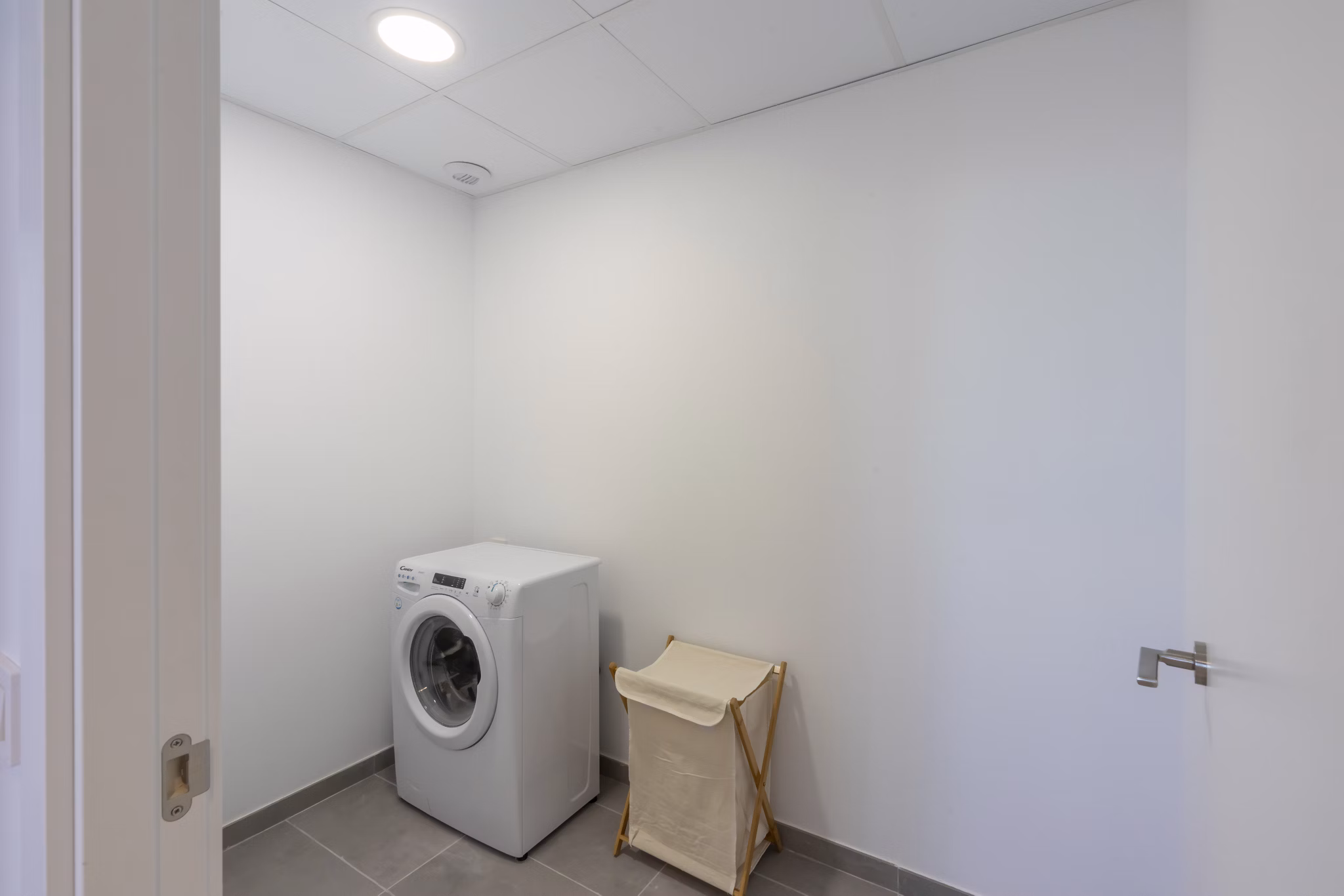Laundry area featuring a washing machine and utility space at Be Casa Essential Barajas.