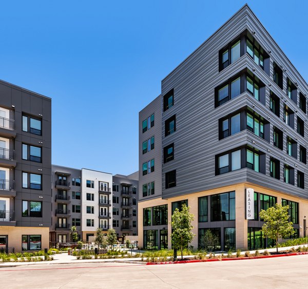 Crosstown Apartments: Contemporary of luxury apartments in urban setting