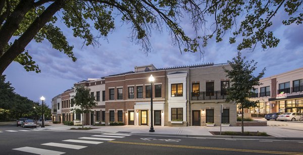 Verde Pointe: Elegant view of luxury apartments in Arlington