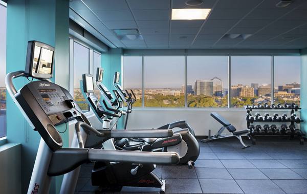 fitness center at Verde Pointe Apartments