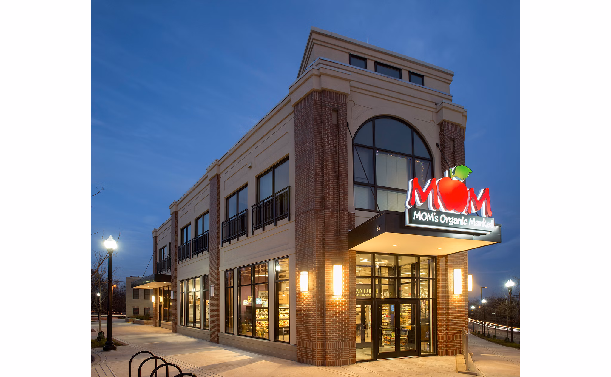Verde Pointe: Vibrant urban neighborhood view with tree-lined streets in Arlington