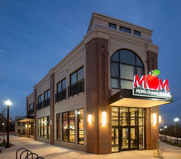 Verde Pointe: Vibrant urban neighborhood view with tree-lined streets in Arlington