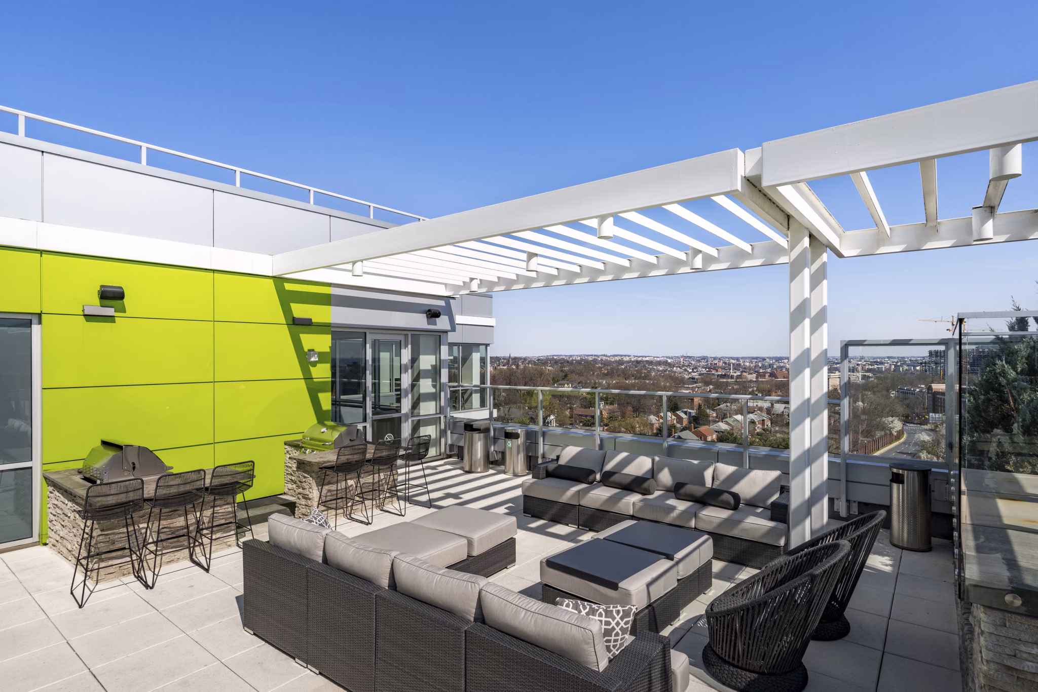 Scenic outdoor courtyard at Verde Pointe luxury apartments with seating areas and lush greenery