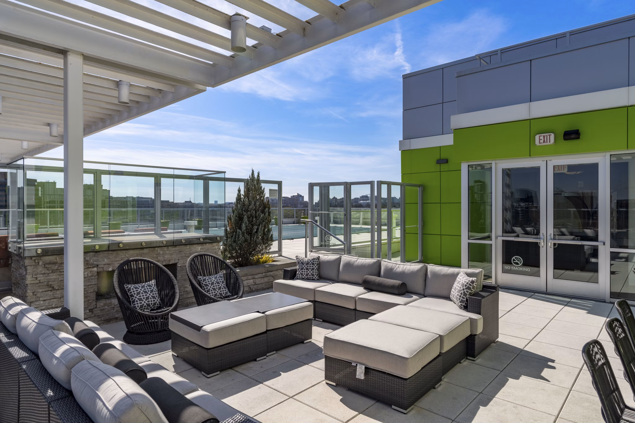 Rooftop lounge with seating and skyline views at Verde Pointe apartments