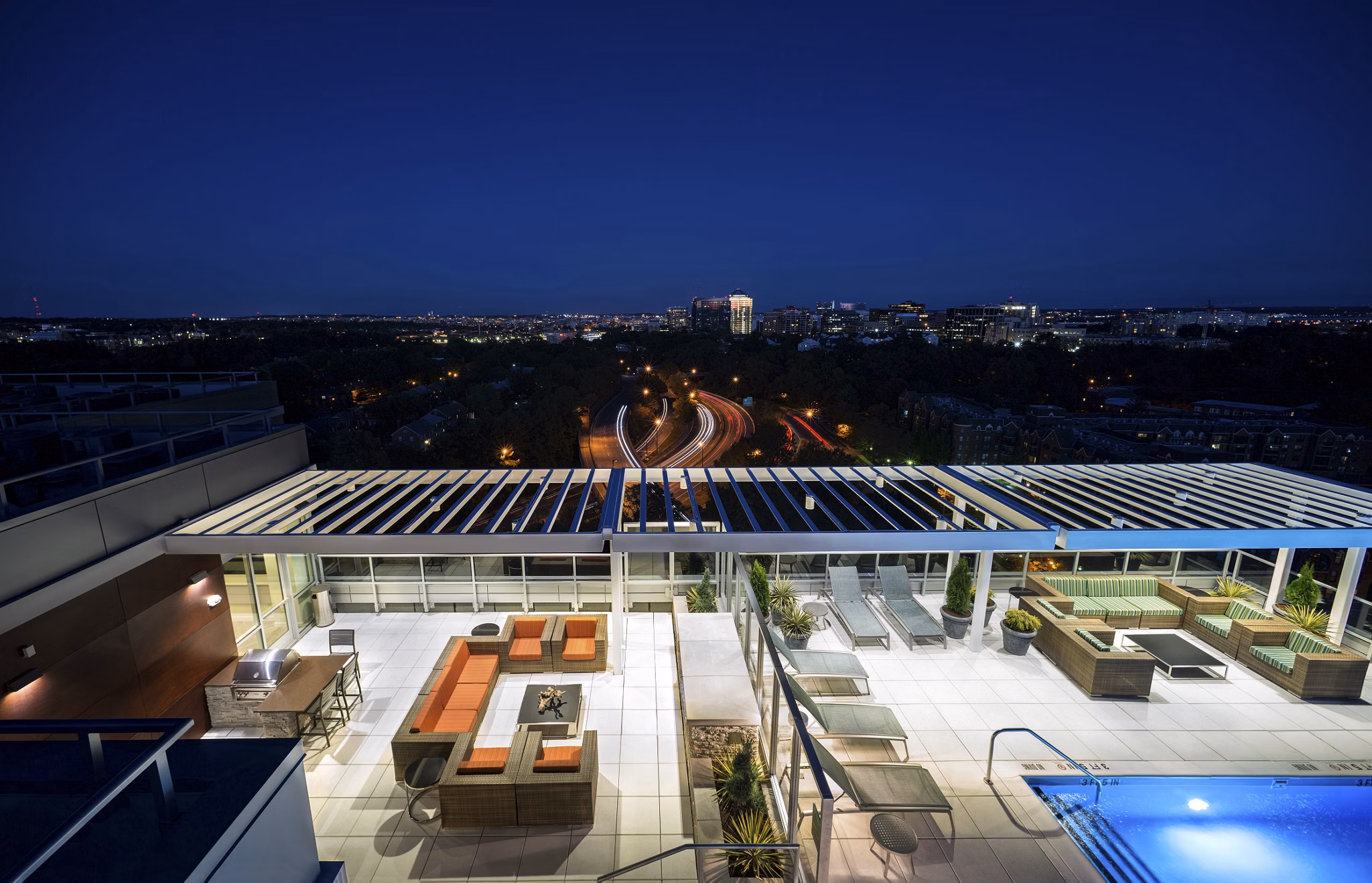 Stylish rooftop deck with seating and views at Verde Pointe luxury apartments