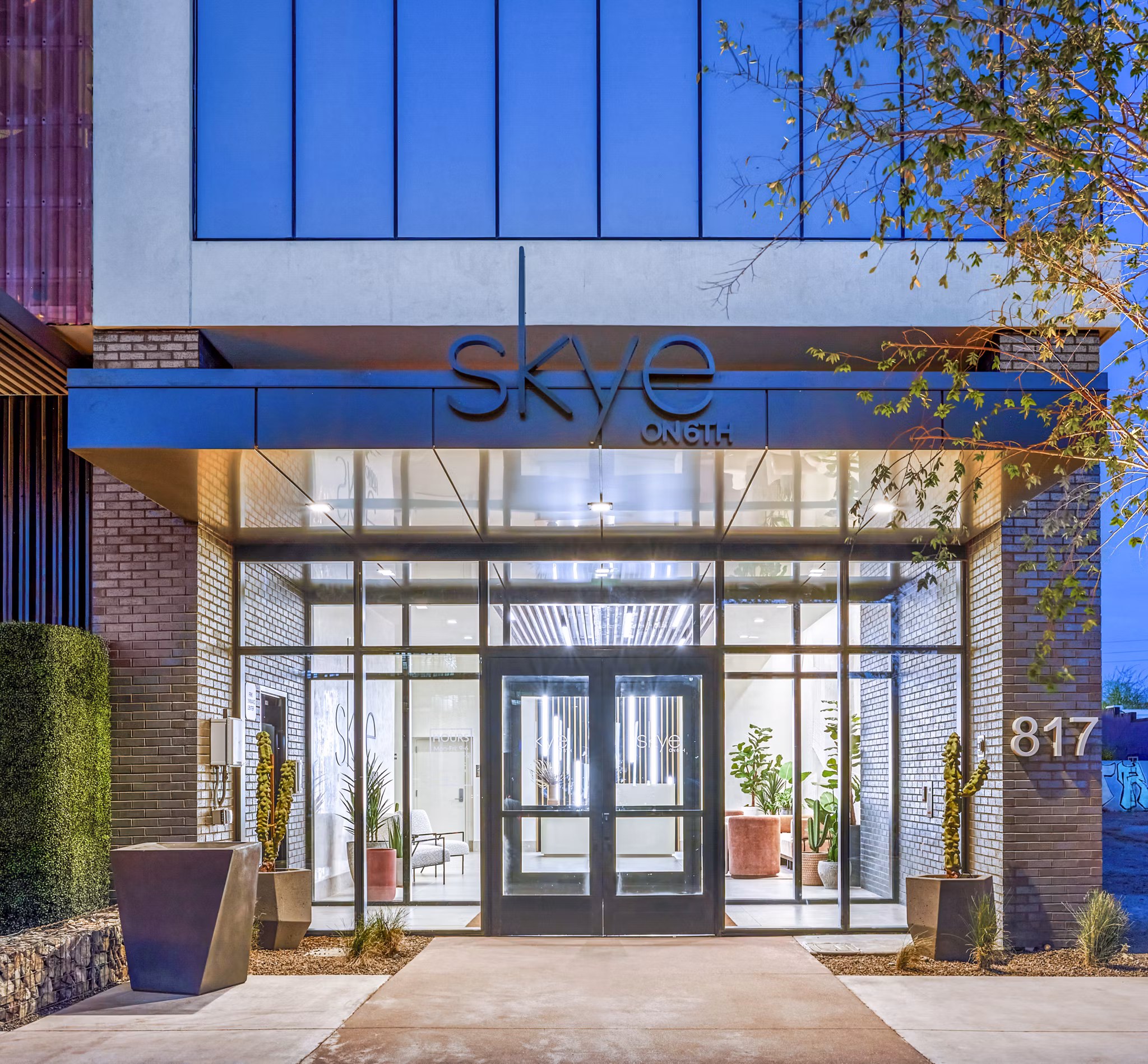 Skye on 6th Apartments: Elegant building in central Phoenix, offering luxury living and modern amenities