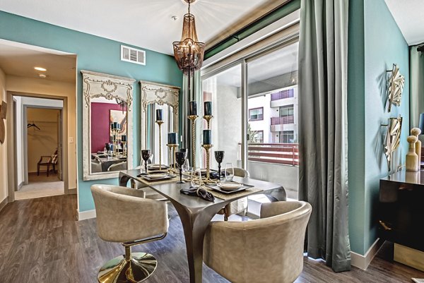 dining area at Constellation Apartments