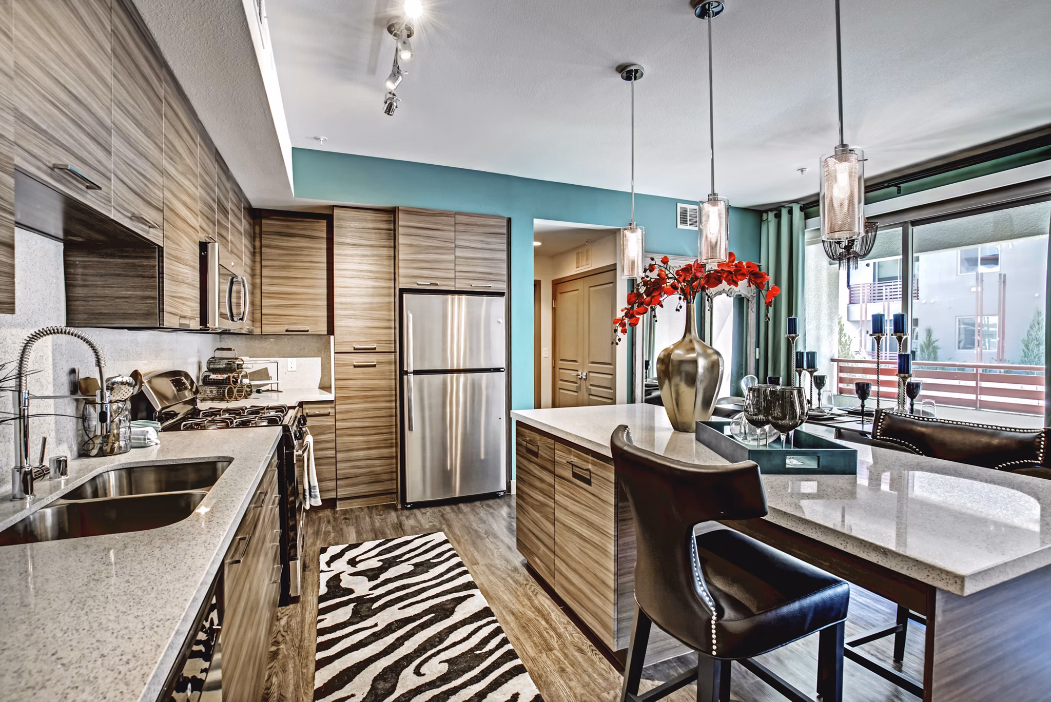 Modern kitchen with state-of-the-art appliances at Constellation Apartments, a luxury Greystar property