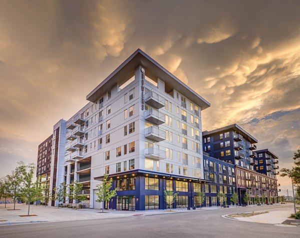 Bowers Apartments: Elegant design of luxury high-rise apartments in the heart of San Francisco