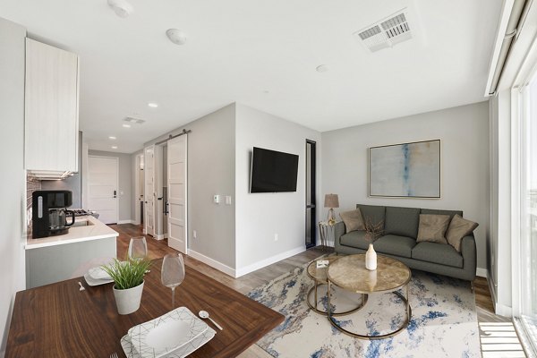 dining area at Tanager Echo Apartments