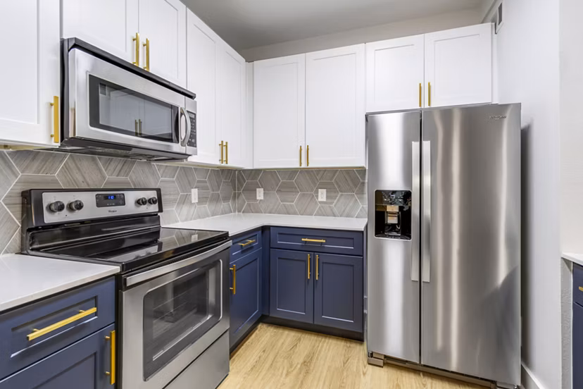 Modern kitchen with stainless steel appliances at The Avenues at Verdier Pointe Apartments