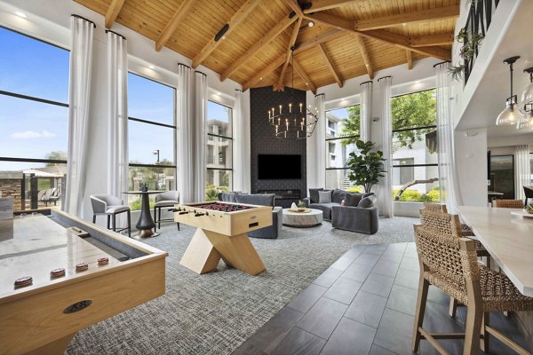 Nines at Kierland Apartments: Stylish clubhouse with modern furnishings and communal spaces for resident gatherings
