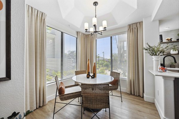 dining area at Nines at Kierland Apartments