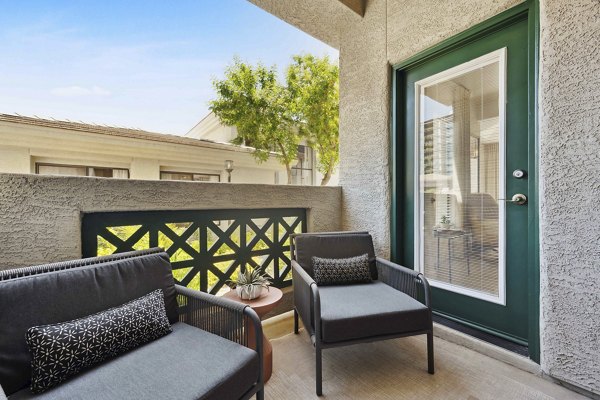 Expansive patio area at Nines at Kierland Apartments in Scottsdale, offering luxury outdoor living with stylish seating and greenery