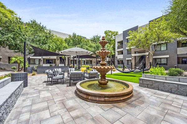 courtyard/patio at Zone Westgate Apartments