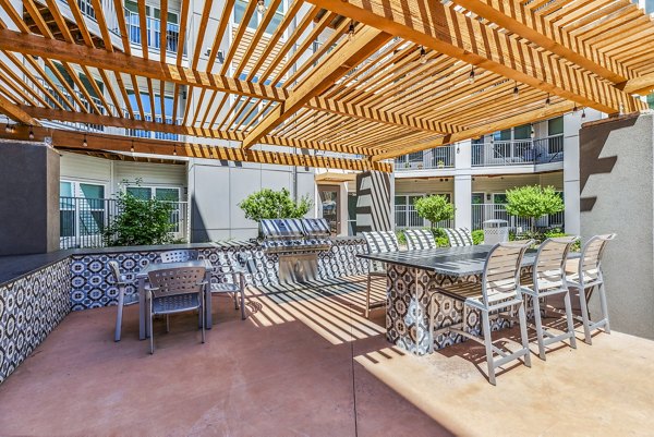 grill area/patio at Mezz at Fiddler's Green Apartments