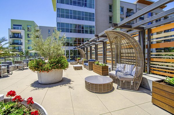 patio at Vive on the Park Apartments