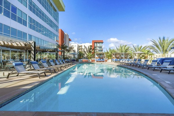 pool at Vive on the Park Apartments