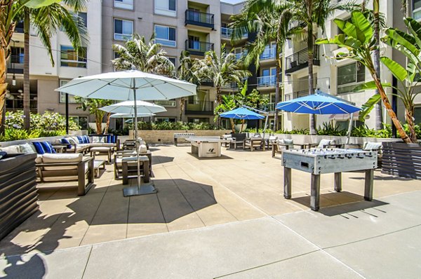 patio/recreational area at Vive on the Park Apartments