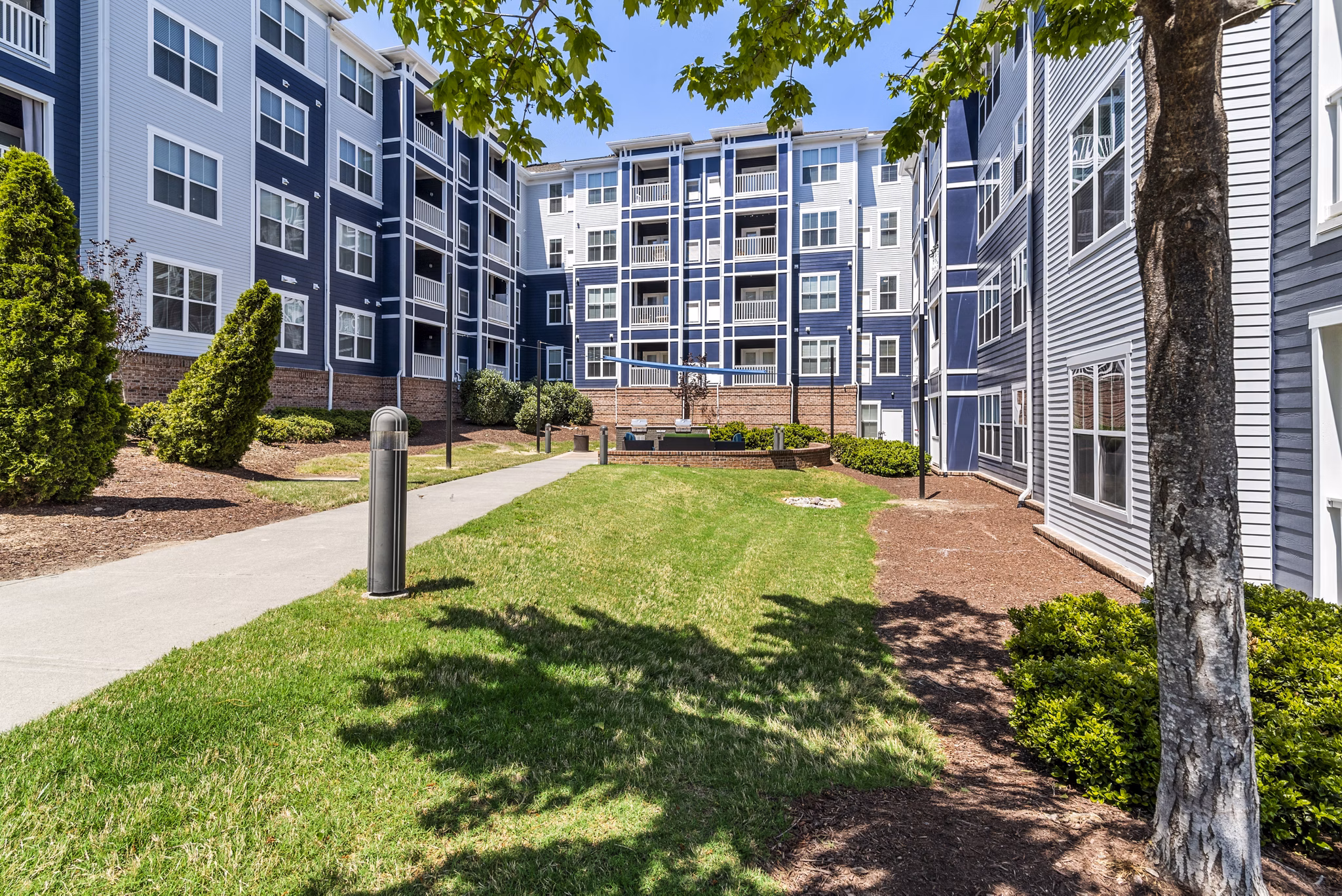 Stylish courtyard patio with grilling area at Level at 401 Apartments, a luxury Greystar property