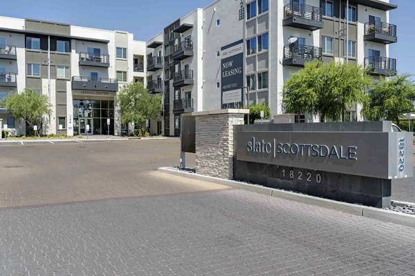 Slate Scottsdale Apartments: Modern signage at luxury property