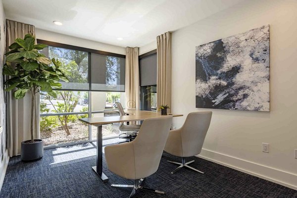 Slate Scottsdale Apartments: Modern clubhouse featuring luxury amenities in a vibrant community