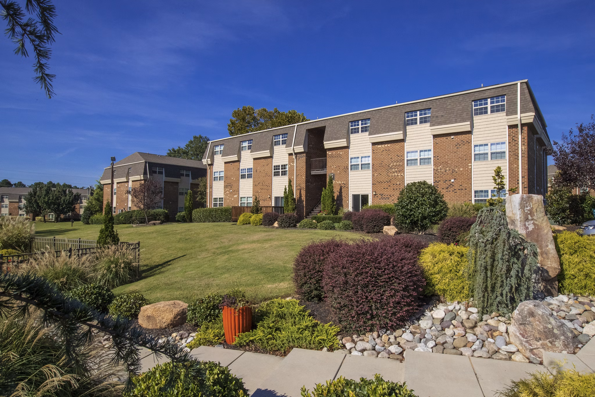 Collins Crossing Apartments: Elegant mid-rise apartments surrounded by lush greenery