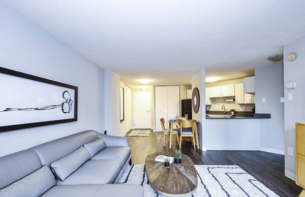 living room at 215 Oak Grove Apartments