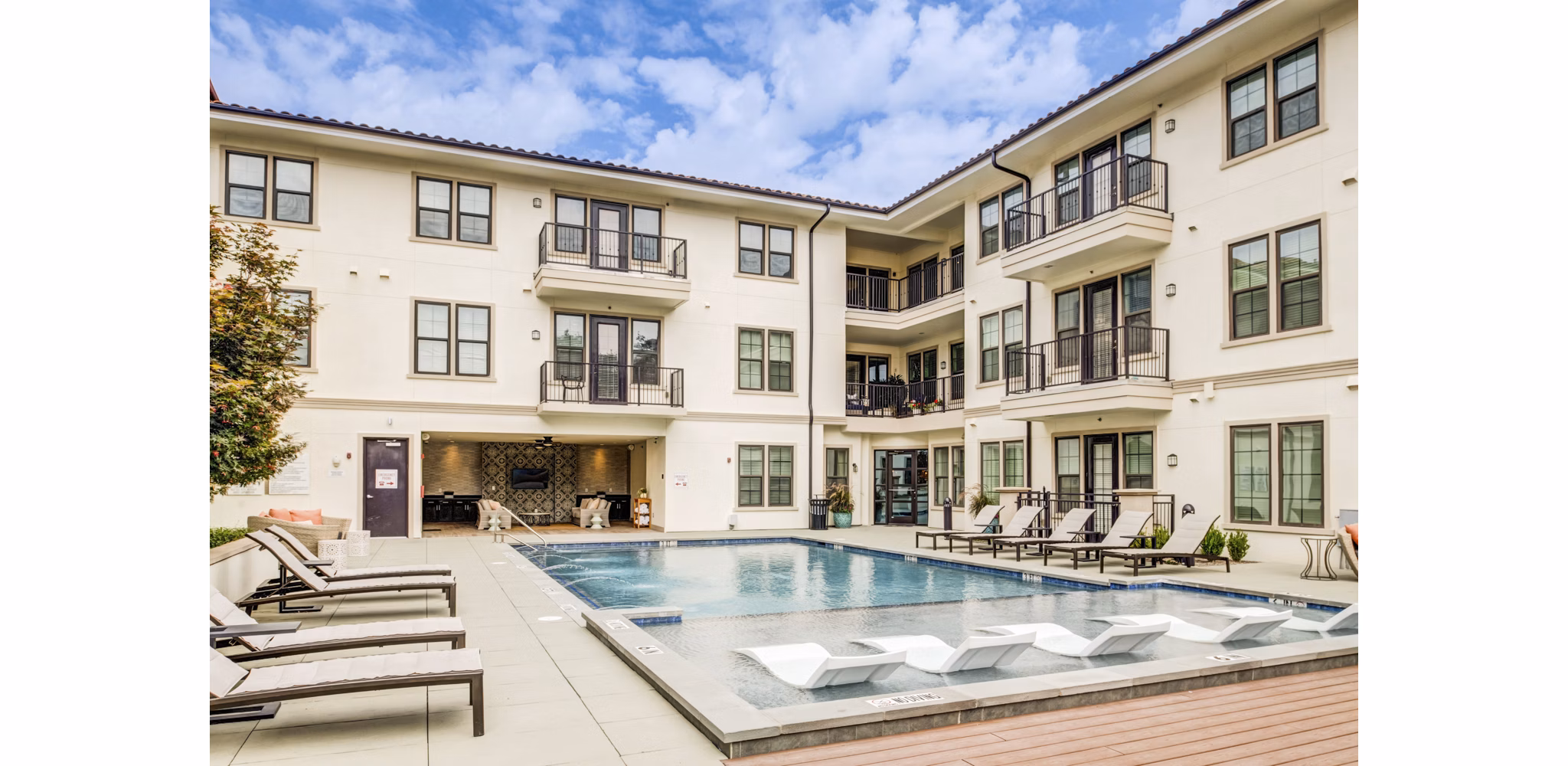 pool at The Laurel Preston Hollow Apartments