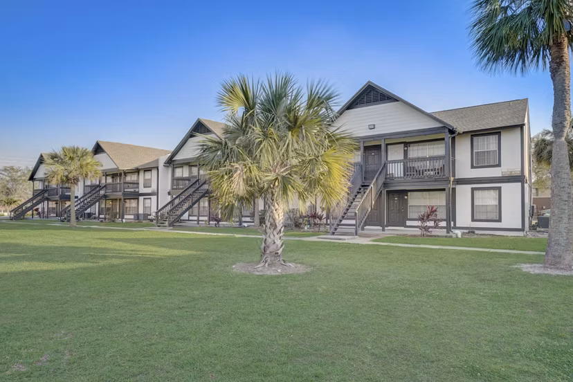 Castilian Apartments: Elegant at luxury apartments in vibrant Austin neighborhood