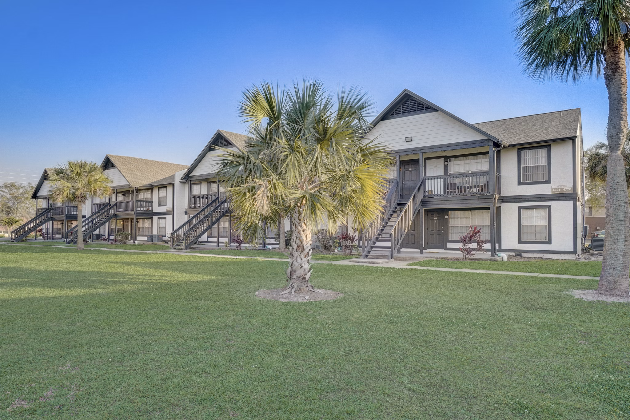 Castilian Apartments: Elegant at luxury apartments in vibrant Austin neighborhood
