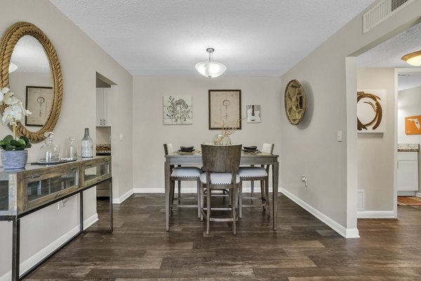 dining area at Castilian Apartments