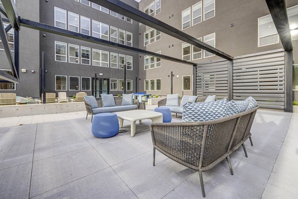 courtyard at Sloane Apartments