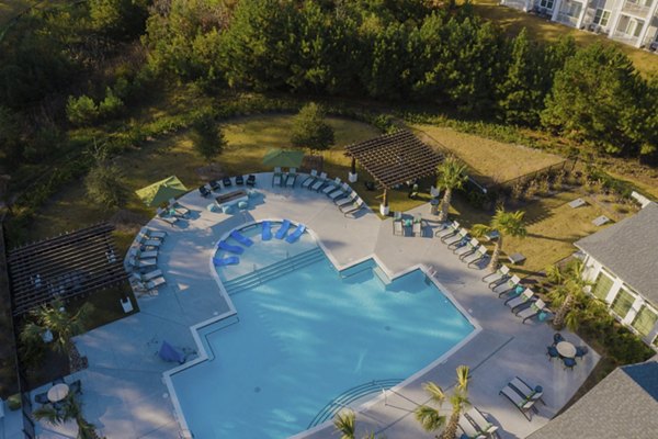 Riverwood Apartments: Stunning view of luxury high-rise near the waterfront
