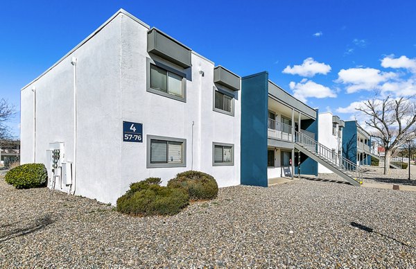 Tesota Four Hills Apartments: Luxury view of contemporary architecture in Albuquerque