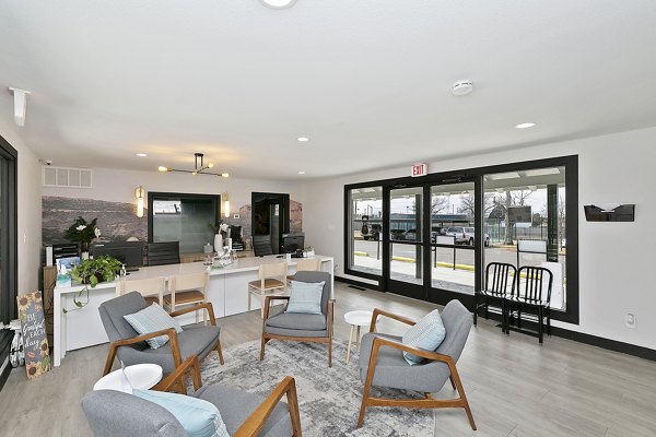 Tesota Midtown Apartments: Modern clubhouse featuring comfortable seating and stylish decor