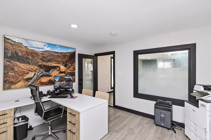 Clubhouse featuring modern seating and entertainment options at Tesota Midtown Apartments