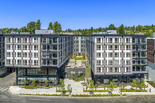 Broadstone Strata: Contemporary luxury apartments building showcasing modern architecture in San Francisco