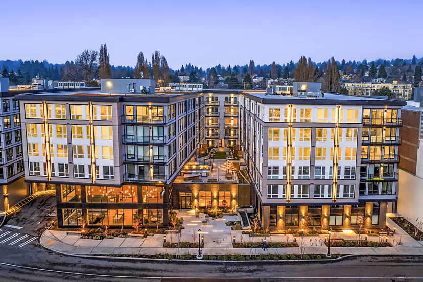 Broadstone Strata: Contemporary building of luxury apartments in a prime city location