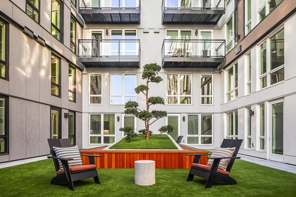 courtyard/patio at Broadstone Strata Apartments