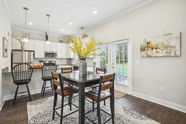 dining room at Ailsa Village Apartments 